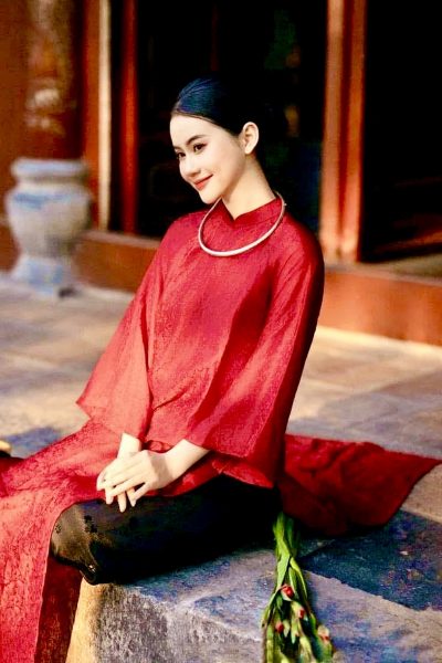 áo dài cách tân đỏ form suông